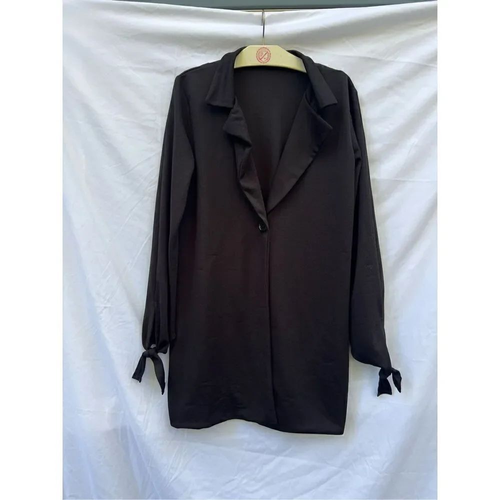 Boohoo Black Top Woman’s Size 6